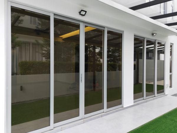 Glass Tinting Installation